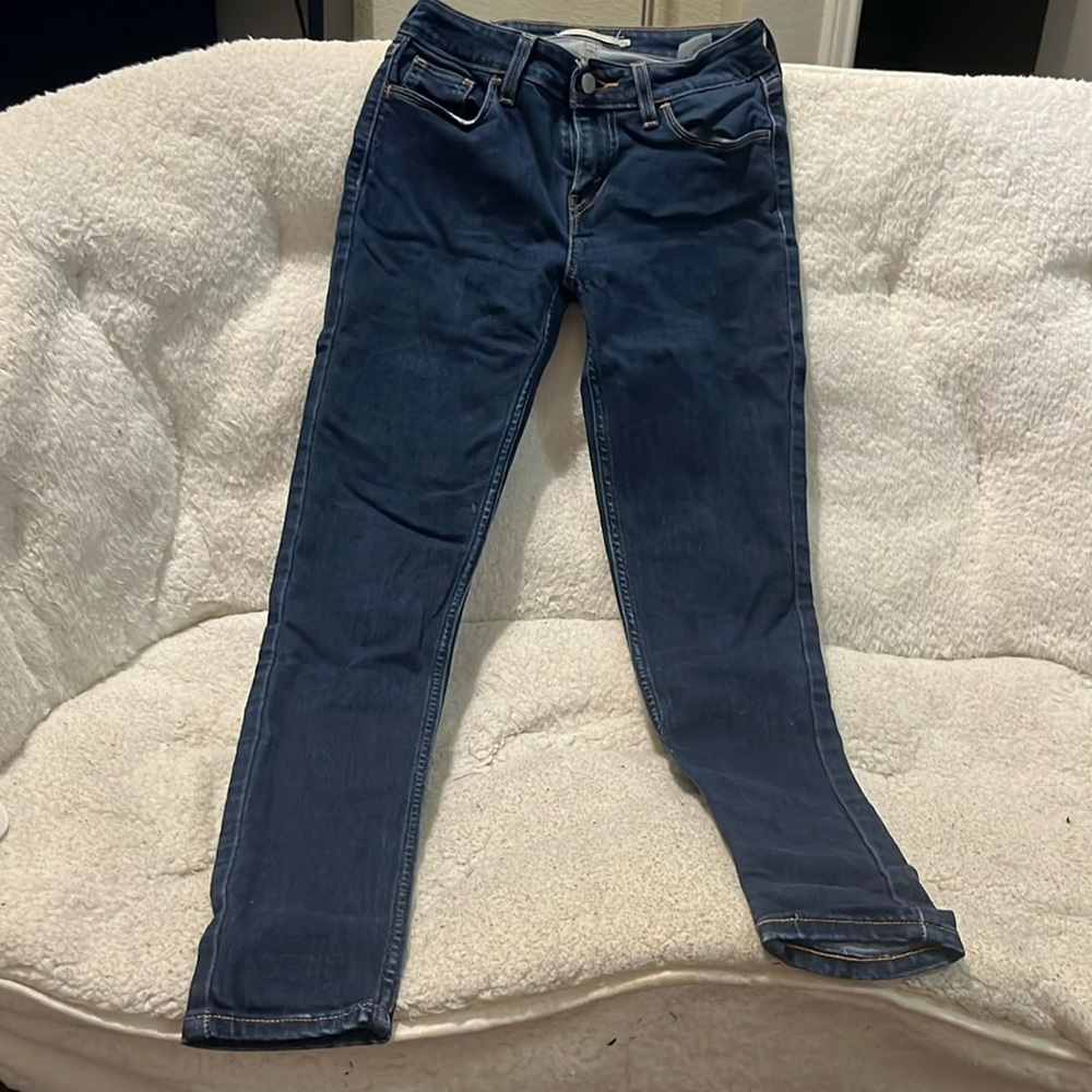 Levis size 26 skinny jeans
